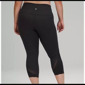 Lululemon Wunder Under crops